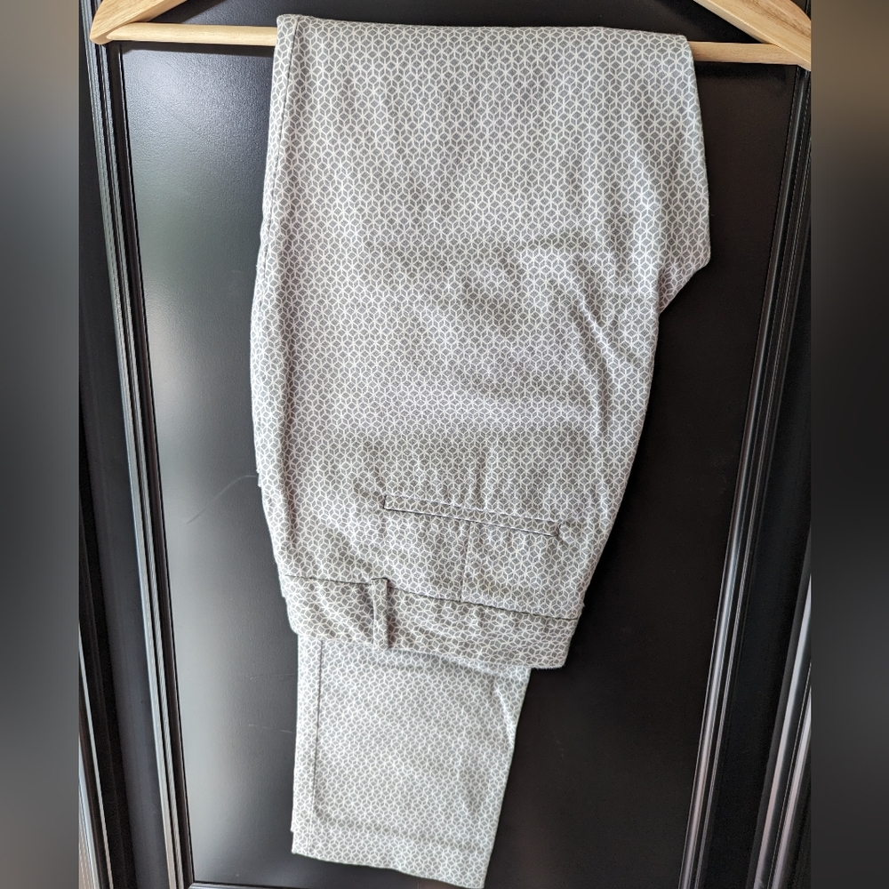 NWOT Calvin Klein White Pant with Geometric Pattern